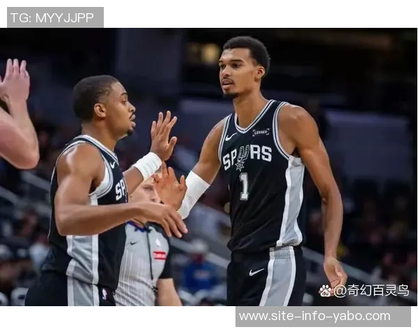 凯尔登全场完美表现5投全中14分3篮板1助攻3抢断正负值高达20分领衔全场